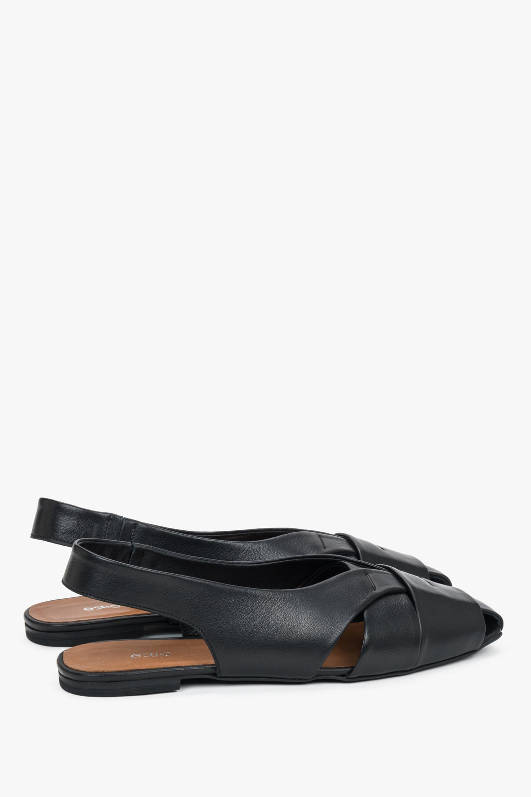 Estro black closed-toe leather sandals.