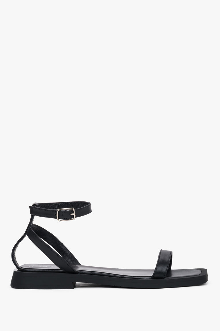 Women’s black leather flat sandals by Estro with thin straps.