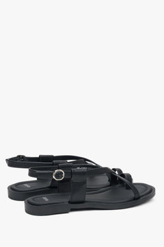 Made of genuine leather, black women’s sandals on a flat sole with a toe loop, Estro.