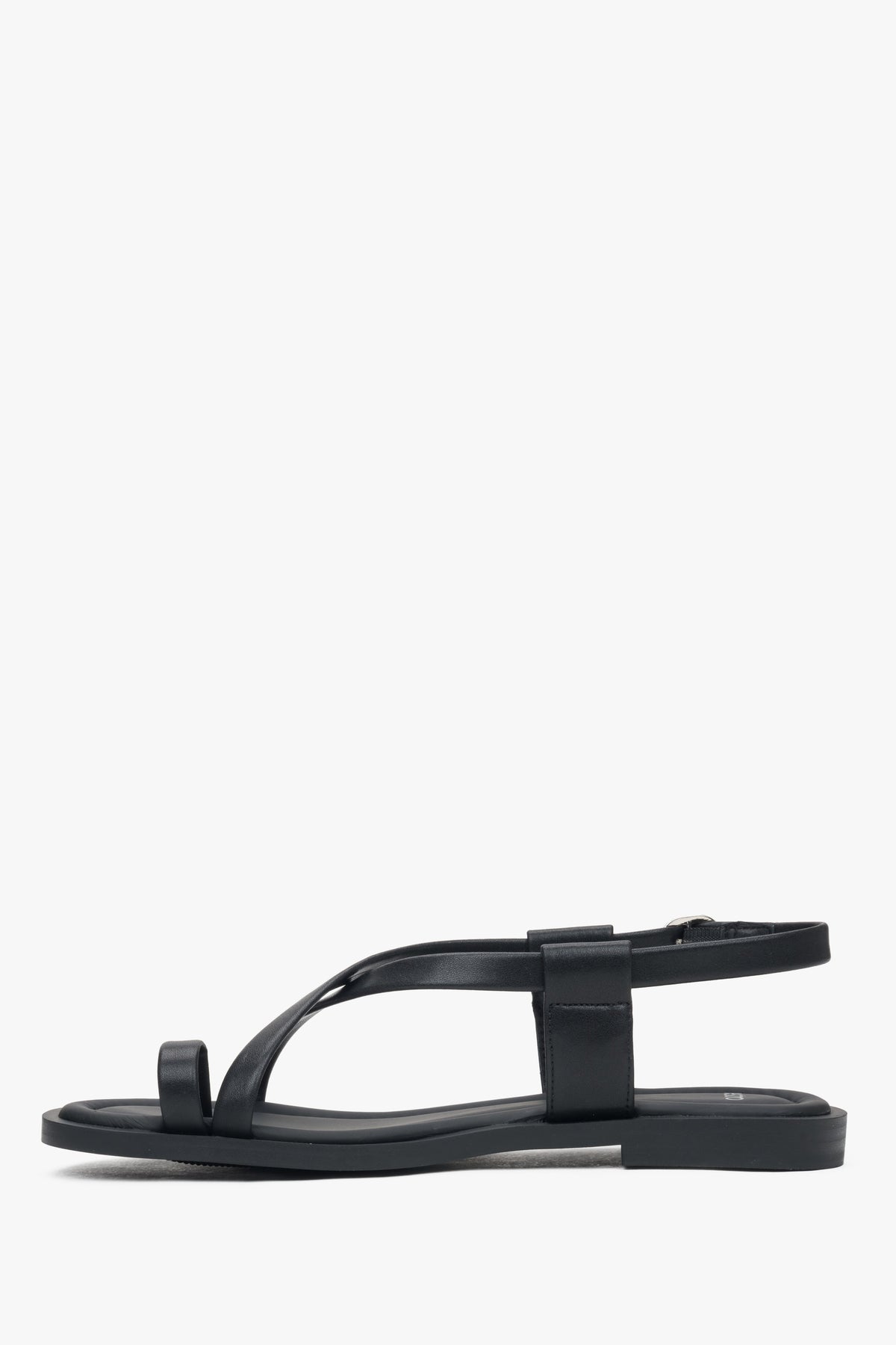 Black women’s flat sandals with a toe loop, Estro.
