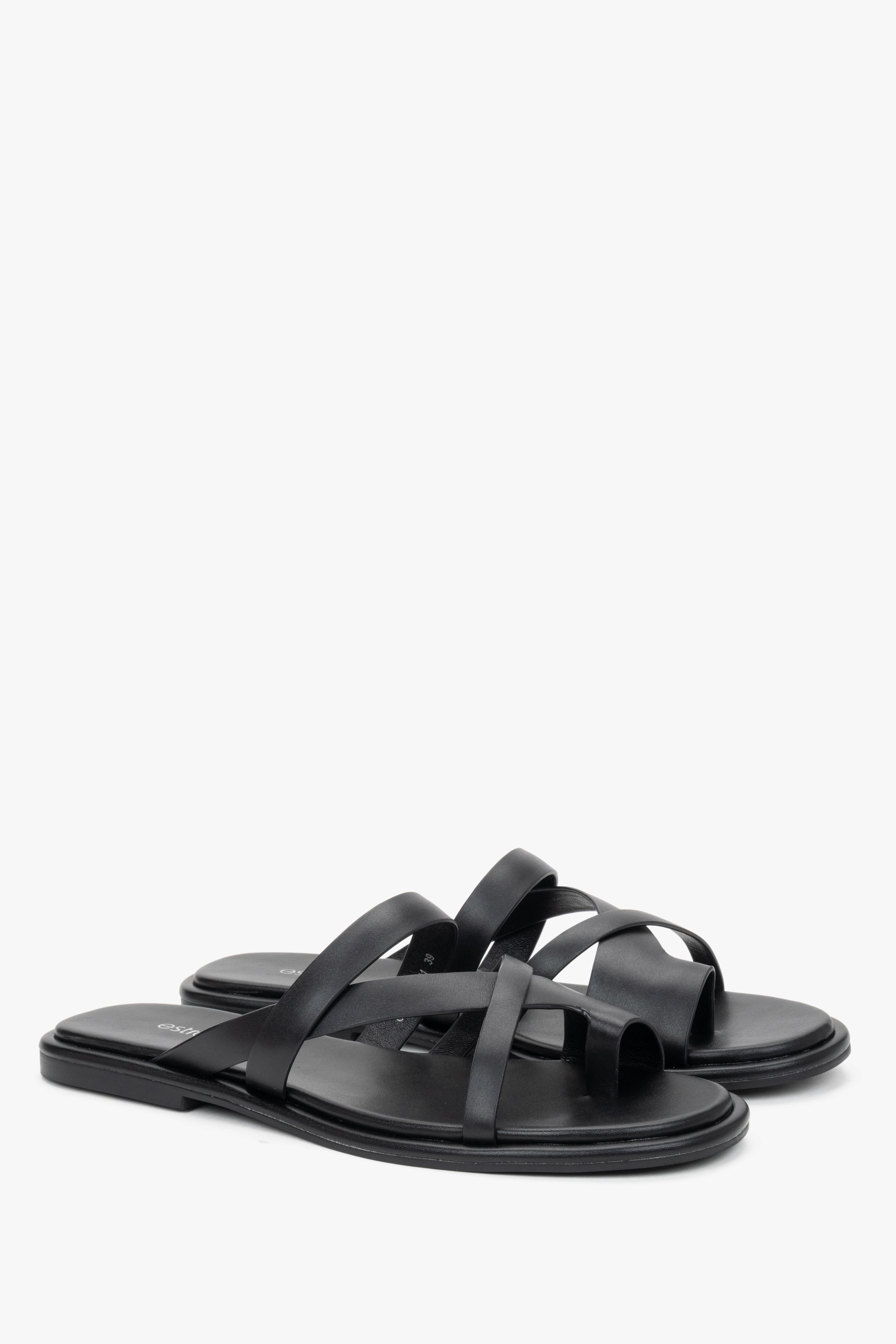 Black women's leather toe-loop slides with crossed straps, Estro.
