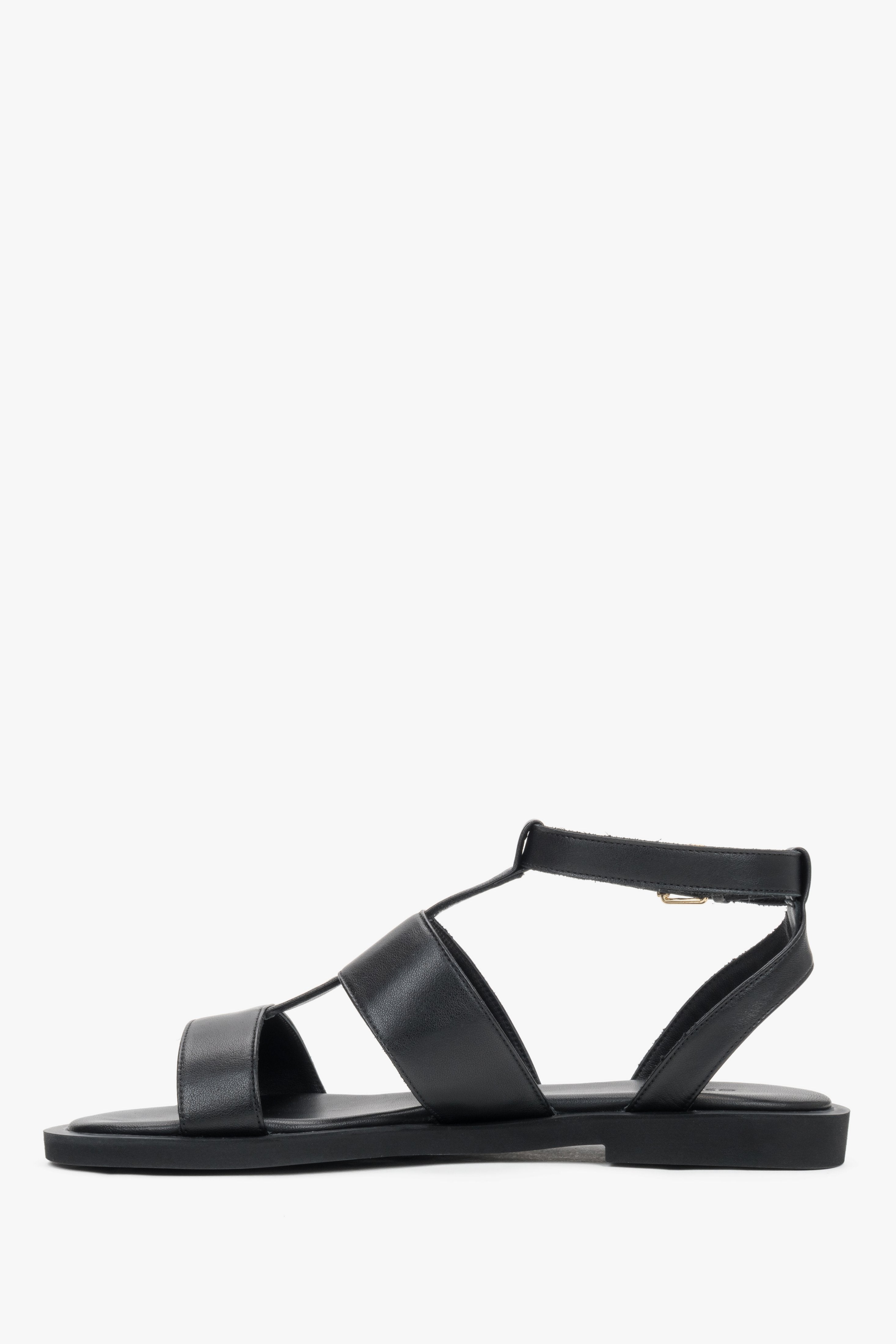 Minimalist black leather sandals featuring a comfortable PU sole and buckle closure.