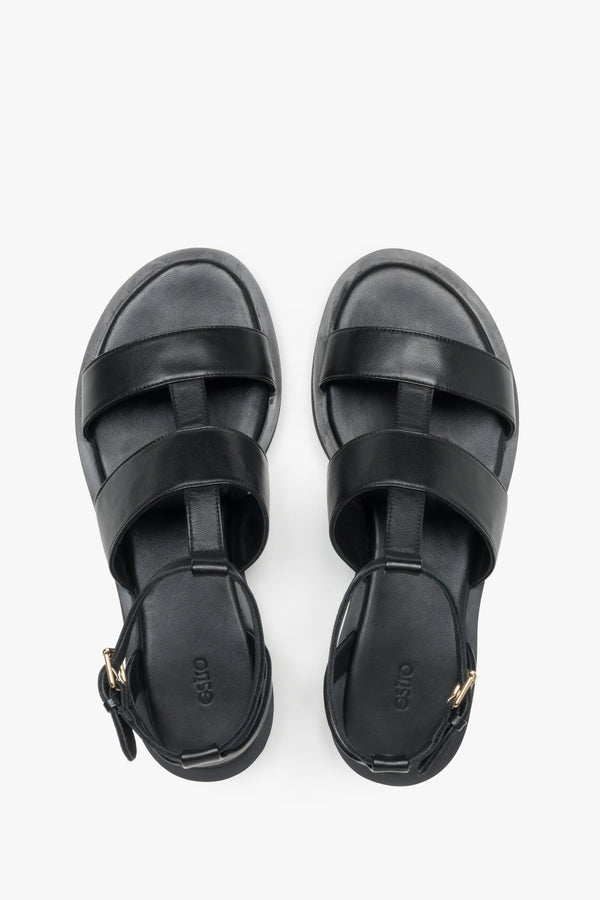 Estro black sandals made of soft natural leather with a breathable interior.