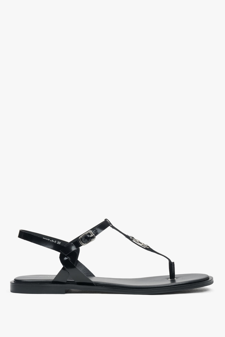 Women’s black leather flip-flop sandals with a flat sole Estro.