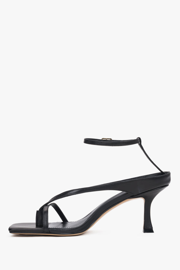 Black leather thong-strap heeled sandals with a square toe, summer style.