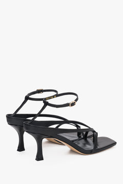 Minimalist Estro thong sandals, black leather, stable sculpted heel – heel view.