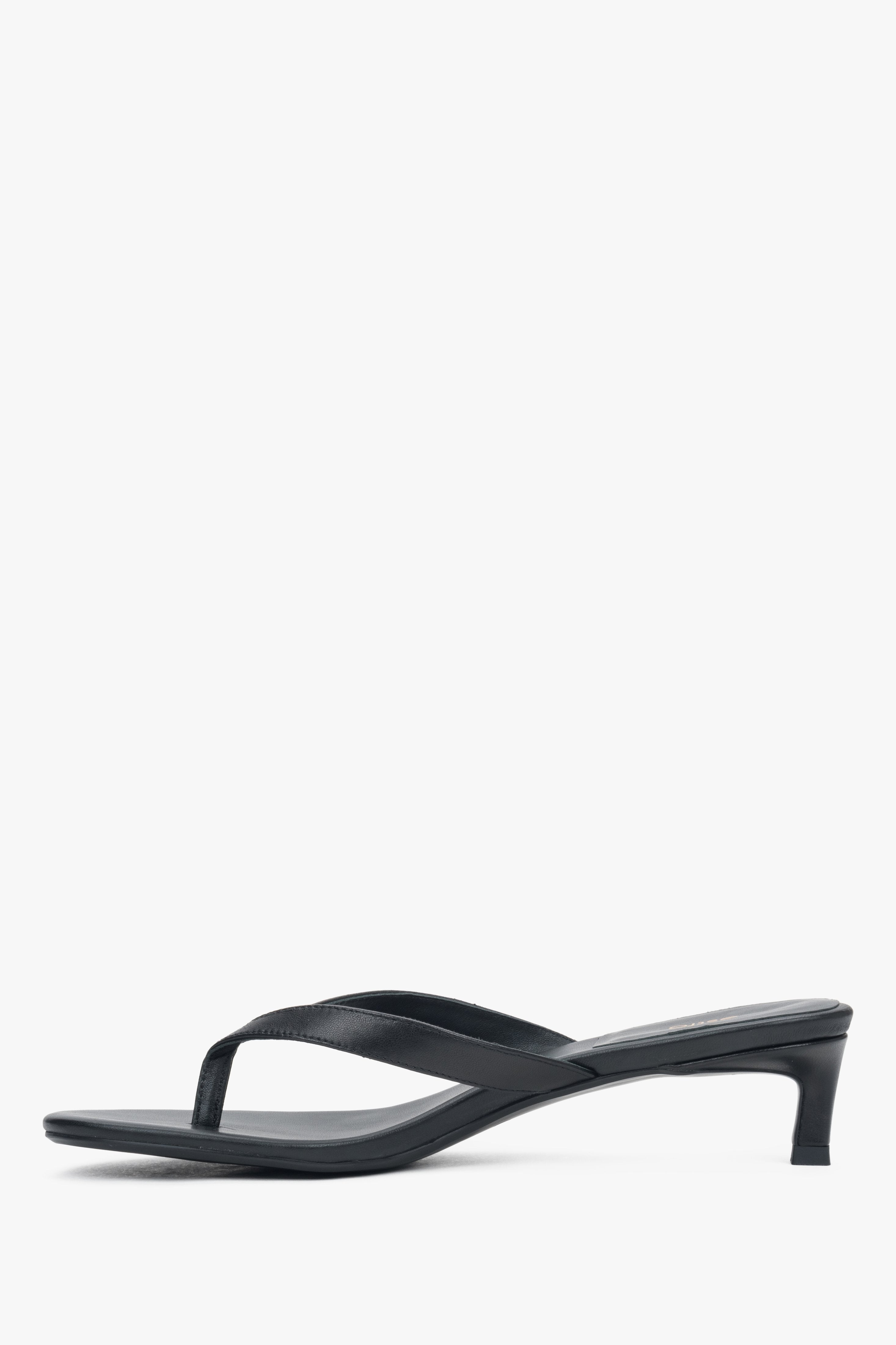Women’s black leather thong sandals with a low heel by Estro.