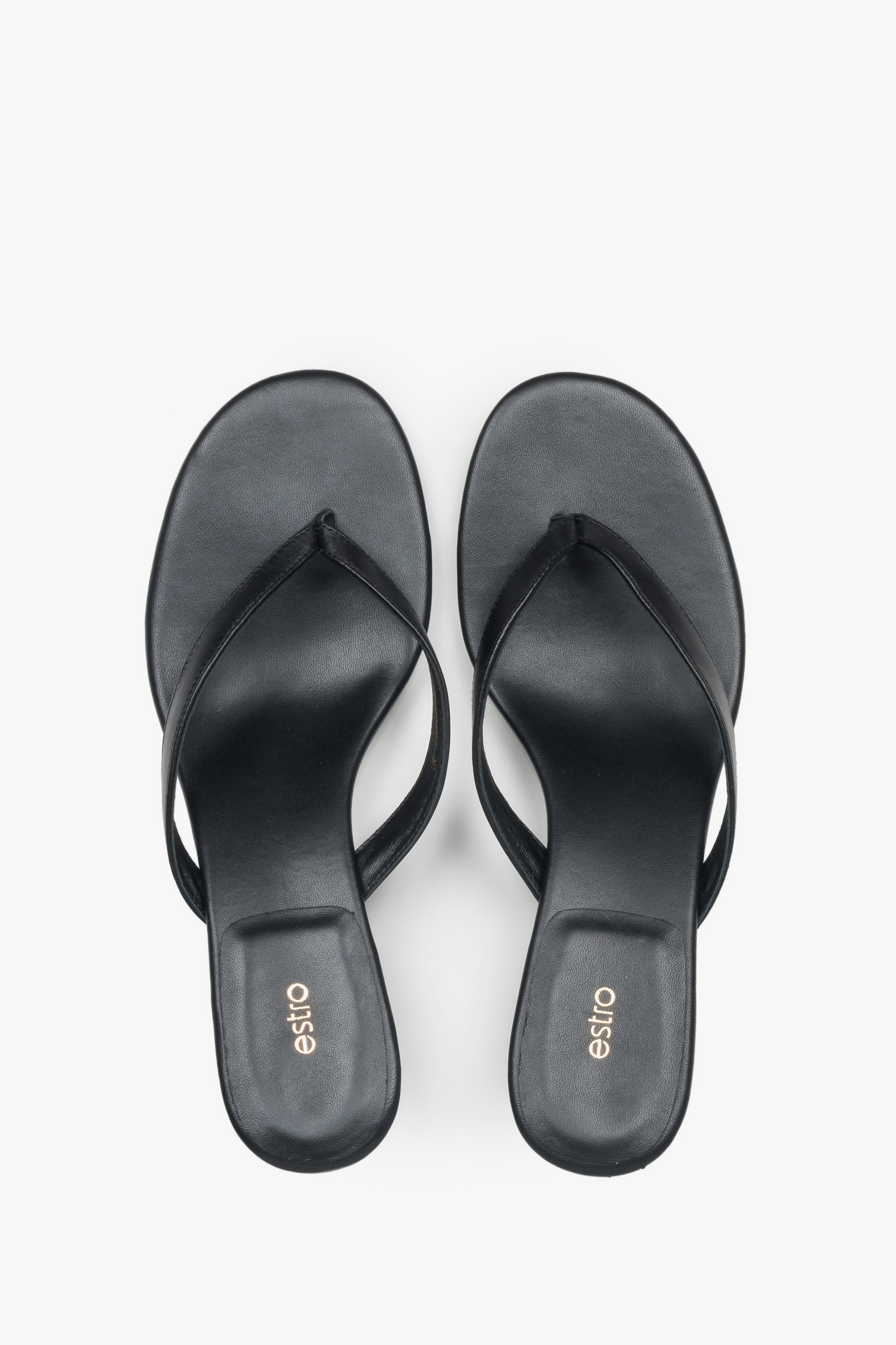 Black leather women’s thong sandals by Estro – top view.