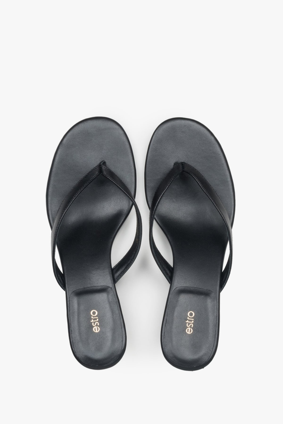 Black leather women’s thong sandals by Estro – top view.
