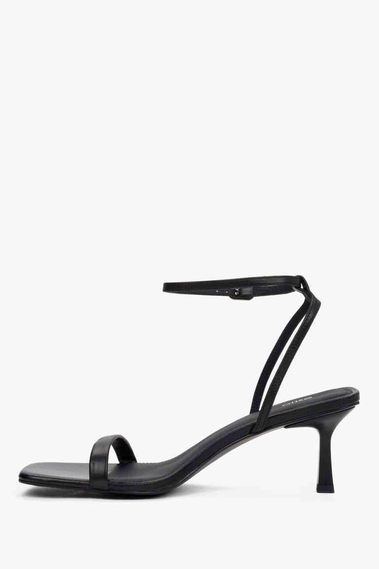 Women's black leather sandals with square toe and buckle fastening.