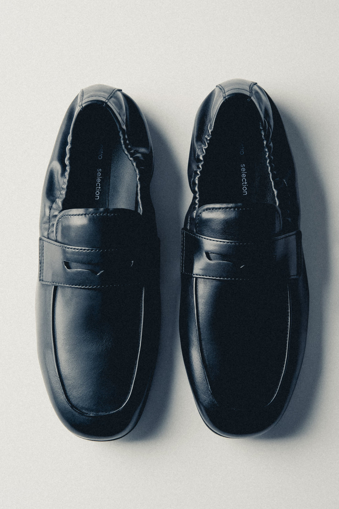 Women's Black Leather Loafers with a Soft Heel Counter Estro Selection ER00119179.
