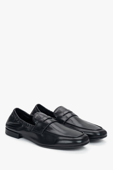 Women’s black loafers in genuine leather with a soft heel counter Estro Selection.