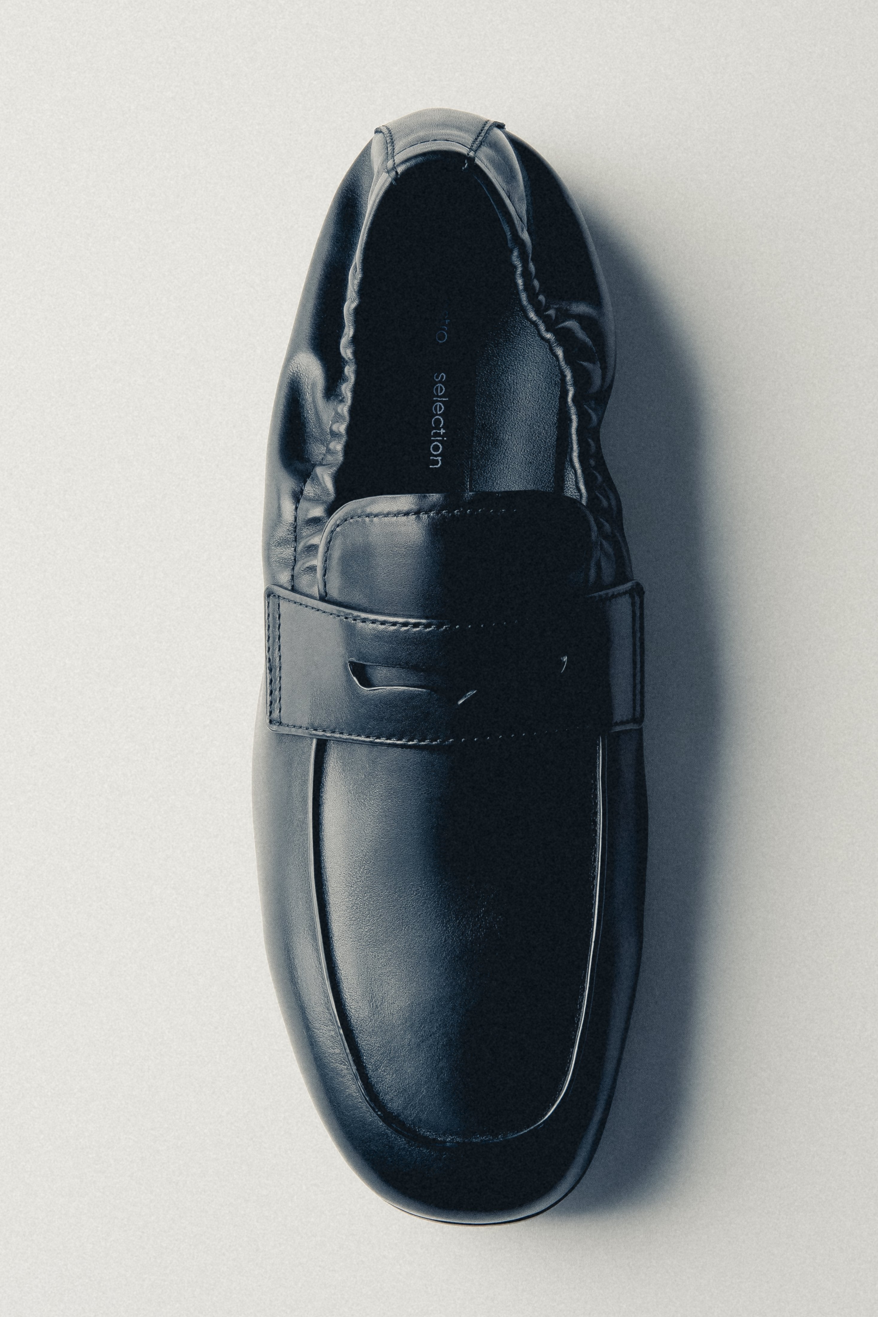 Women’s loafers, black, in genuine leather with a soft heel counter, Estro Selection.