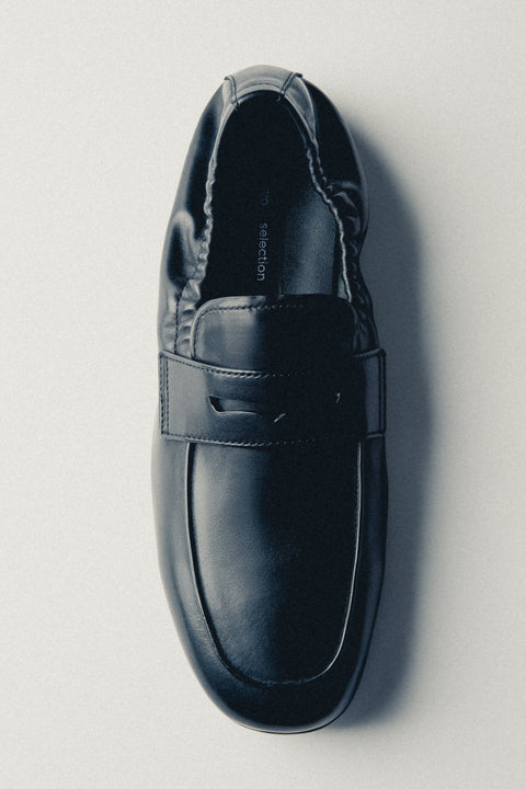 Women’s loafers, black, in genuine leather with a soft heel counter, Estro Selection.