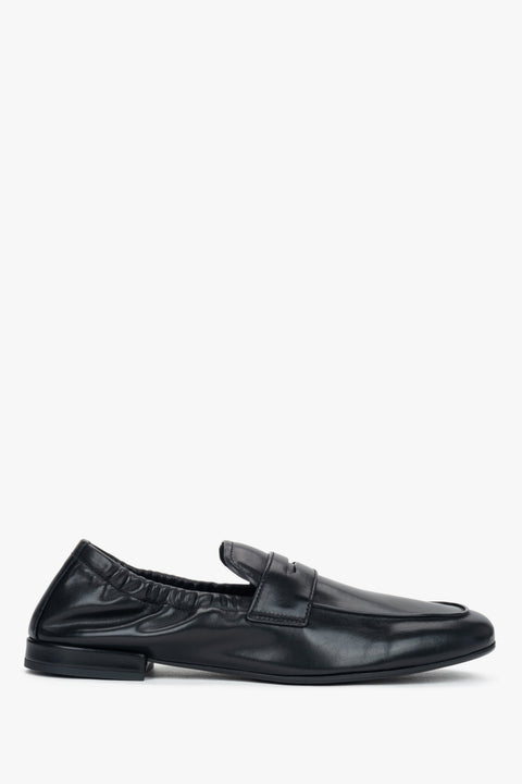 Black women’s loafers Estro Selection in genuine leather with a soft heel counter.