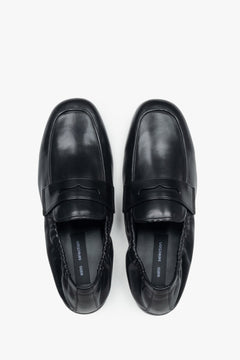 Women’s black loafers in genuine leather with a soft heel counter Estro Selection.