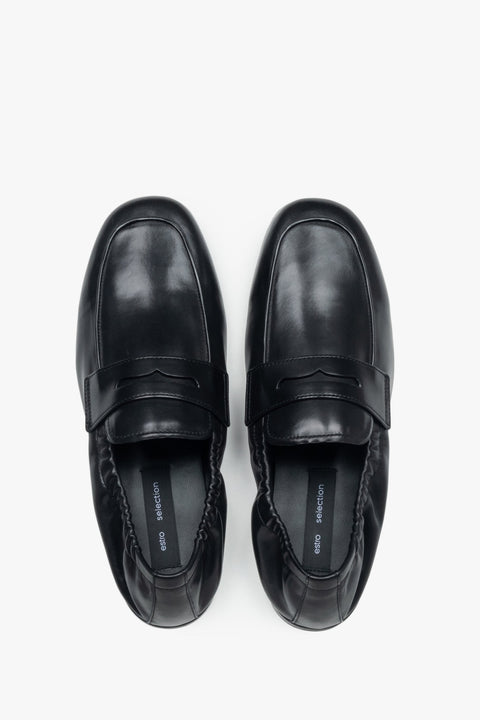 Women’s black loafers in genuine leather with a soft heel counter Estro Selection.