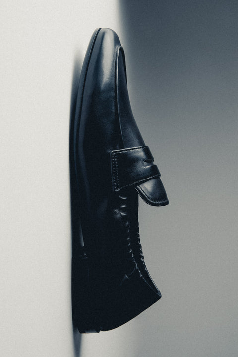 Women’s loafers, black, in genuine leather with a soft heel counter, Estro Selection.