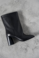 Women’s Black Low Ankle Boots with Loose Shaft made of Genuine Leather Estro ER00118504.