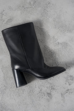 Women’s Black Low Ankle Boots with Loose Shaft made of Genuine Leather Estro ER00118504.