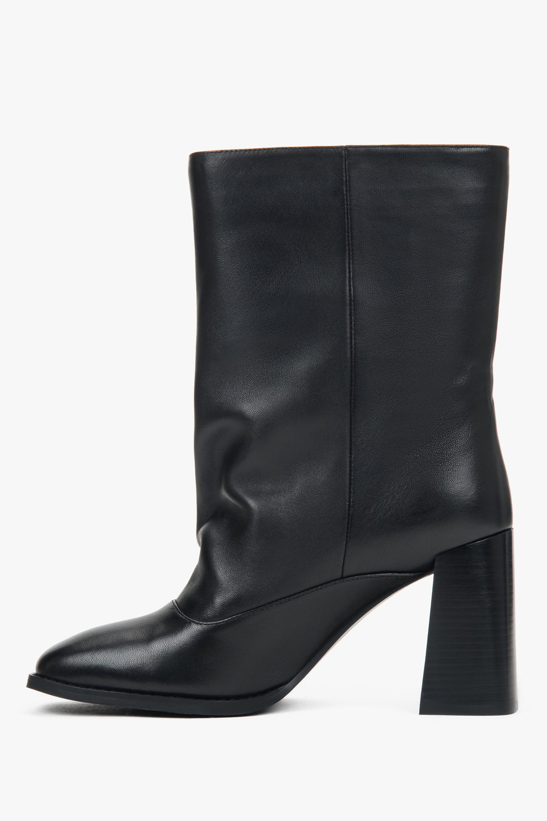 Women’s ankle boots Estro, low, black, with a loose shaft, made of natural leather.