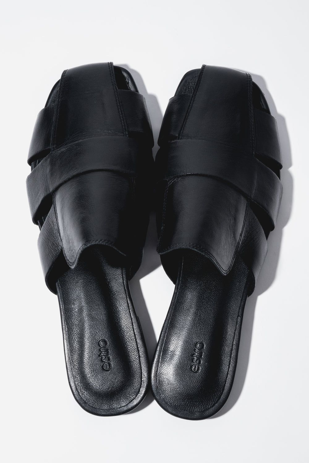 Women’s Black Leather Mule Slides with Woven Upper Estro ER00119648.