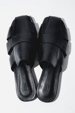 Women’s Black Leather Mule Slides with Woven Upper Estro ER00119648.