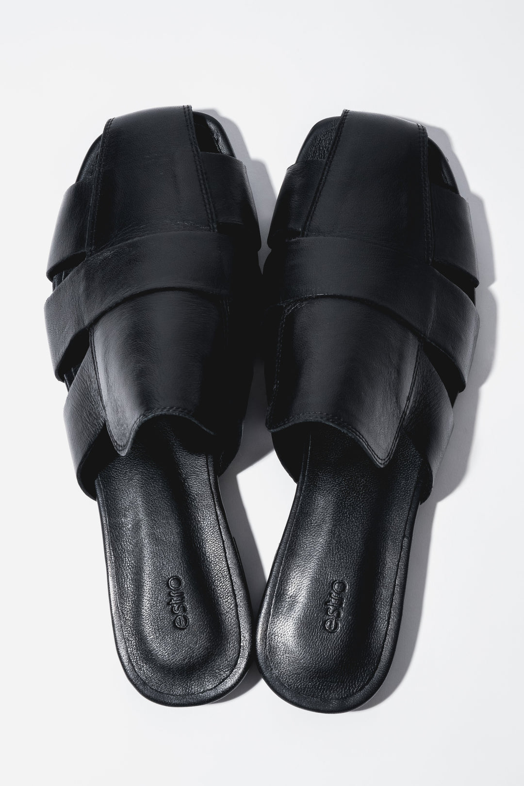 Women’s Black Leather Mule Slides with Woven Upper Estro ER00119648.