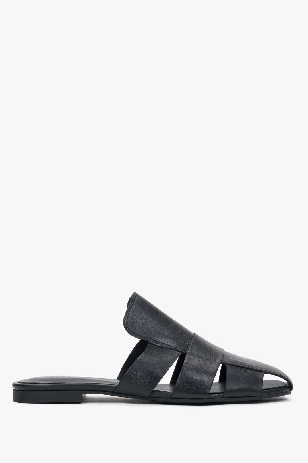 Women's slip-on mules featuring a flat, flexible TPU sole and a perfectly contoured footbed.
