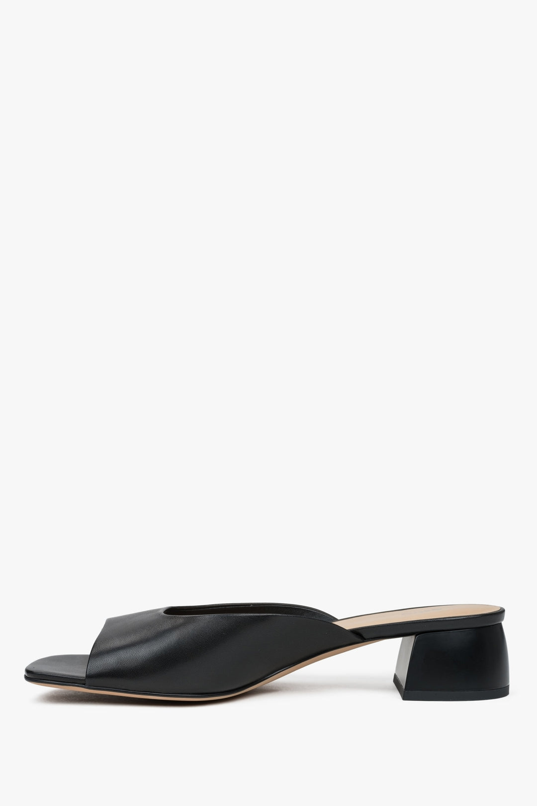 Women’s black leather mules with low heel Estro.