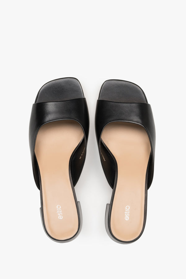 Women’s leather mules Estro, black, with low heel.