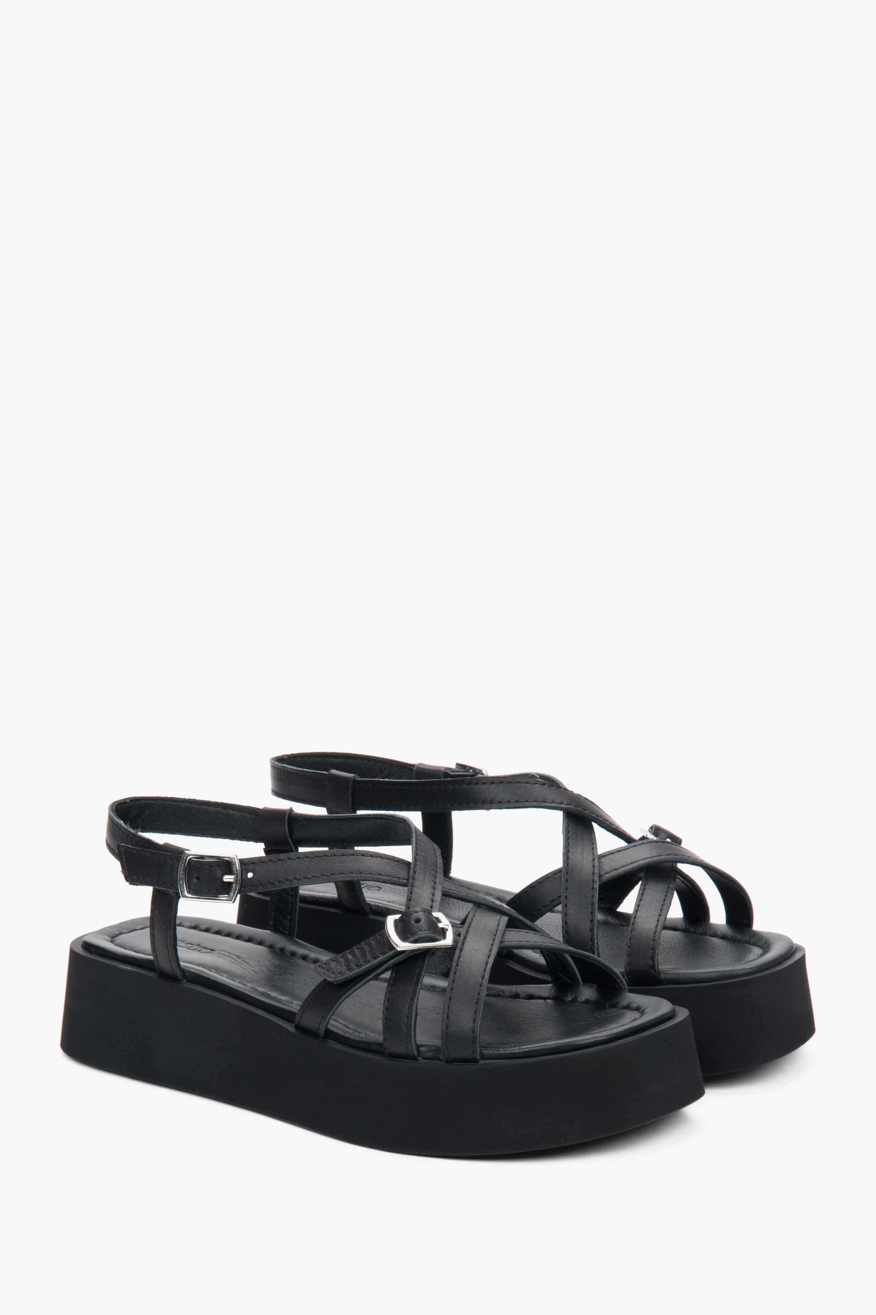 Women’s Black Leather Platform Sandals with Crossed Straps Estro ER00115129.
