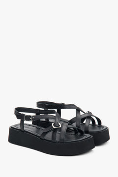 Women’s Black Leather Platform Sandals with Crossed Straps Estro ER00115129.