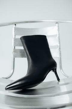 Women's Black Leather Pointed-Toe Stiletto Ankle Boots Estro ER00120762.