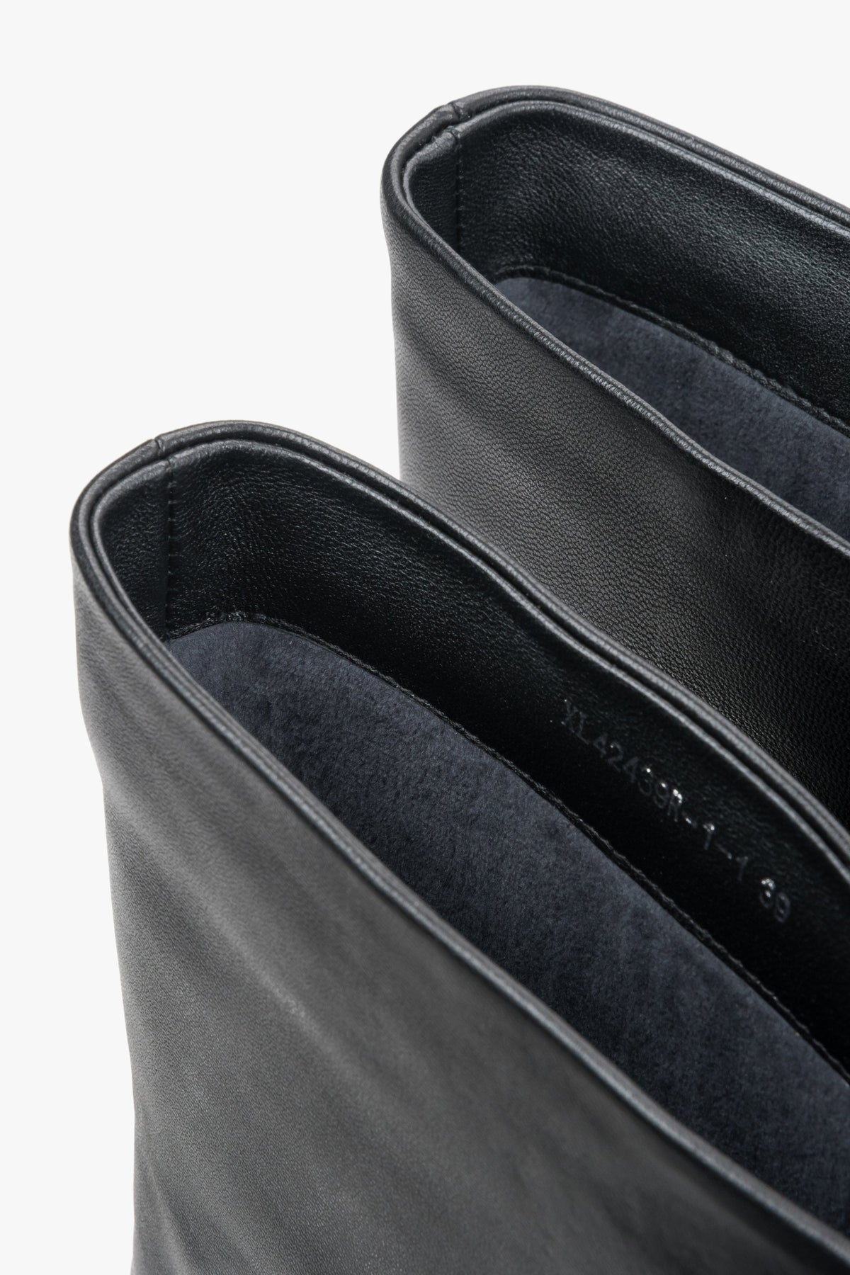 Black leather women's pointed-toe ankle boots with high stiletto heel, Estro.