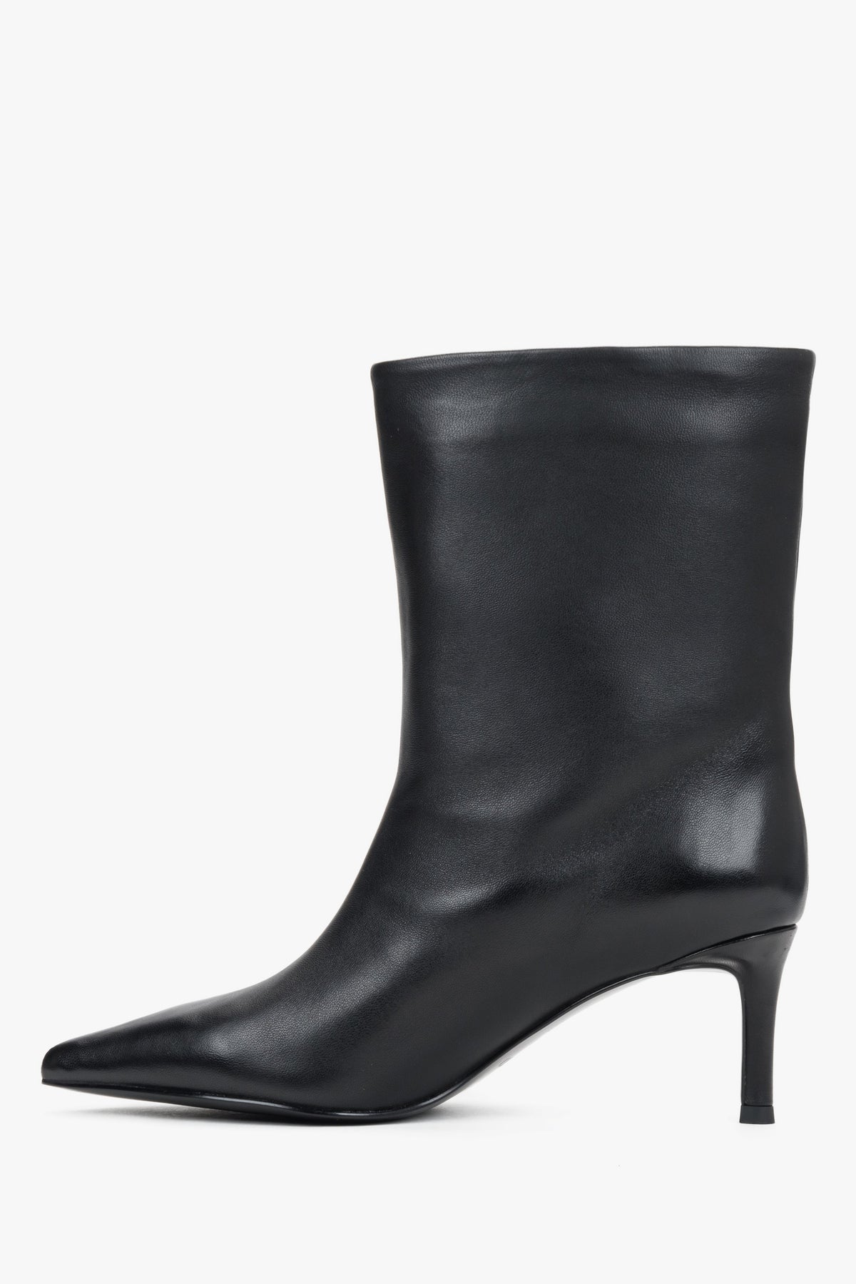 Black leather women's pointed-toe ankle boots with high stiletto heel, Estro.