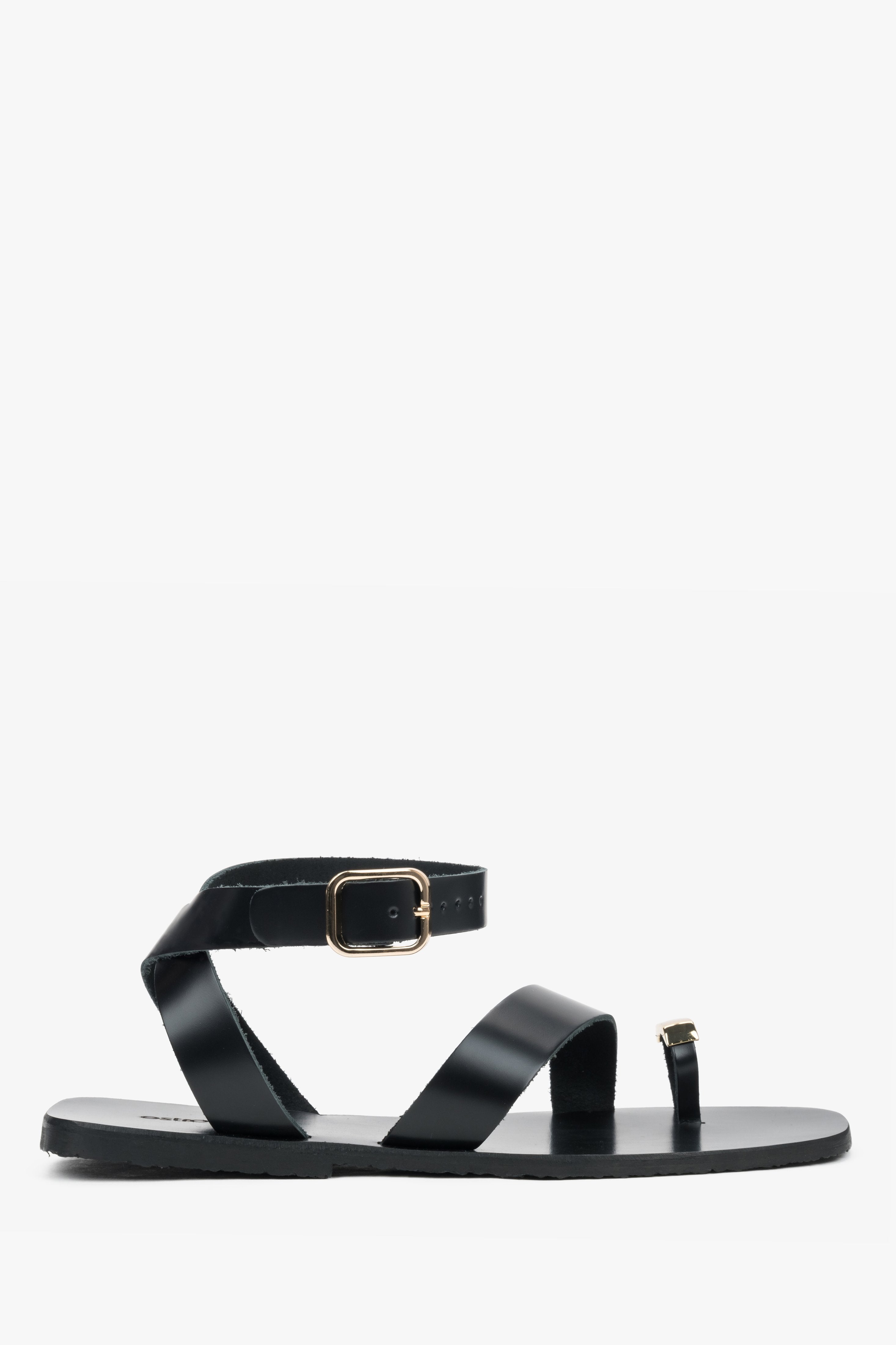 Women’s Black Leather Sandals With Decorative Toe Ring Estro ER00119691.