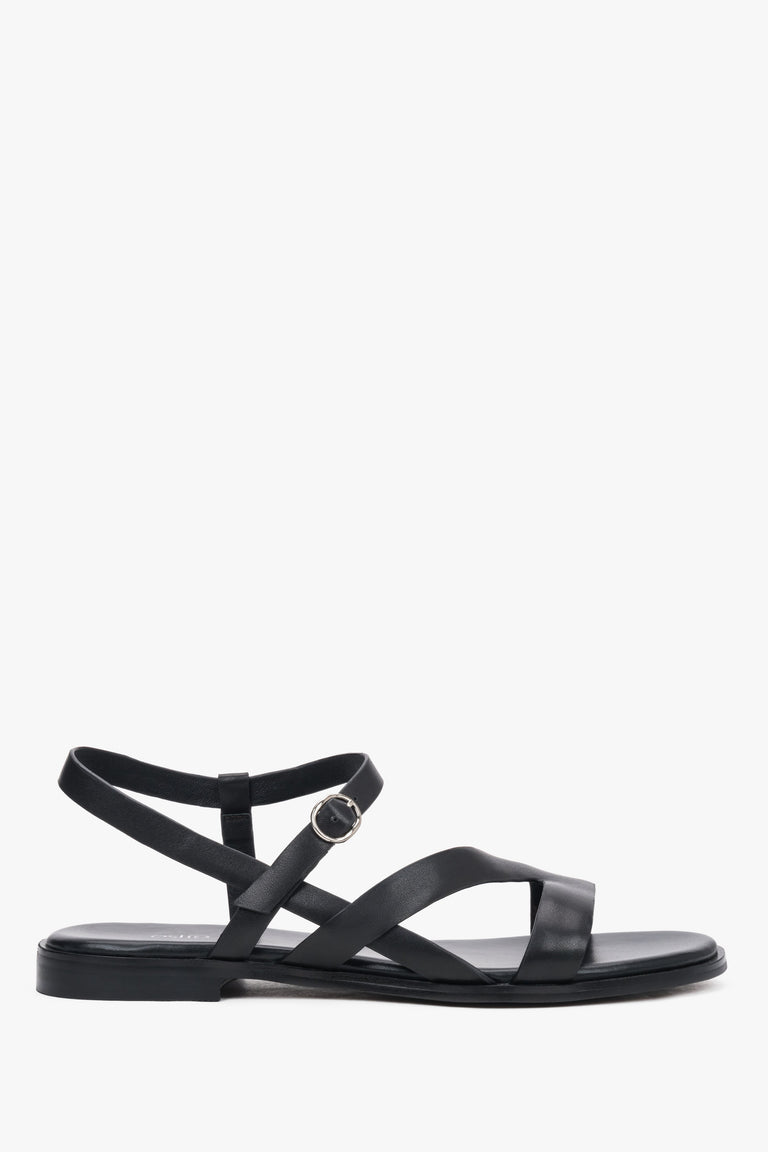Women’s Black Leather Sandals with Elastic Straps and Flat Sole Estro ER00119300.