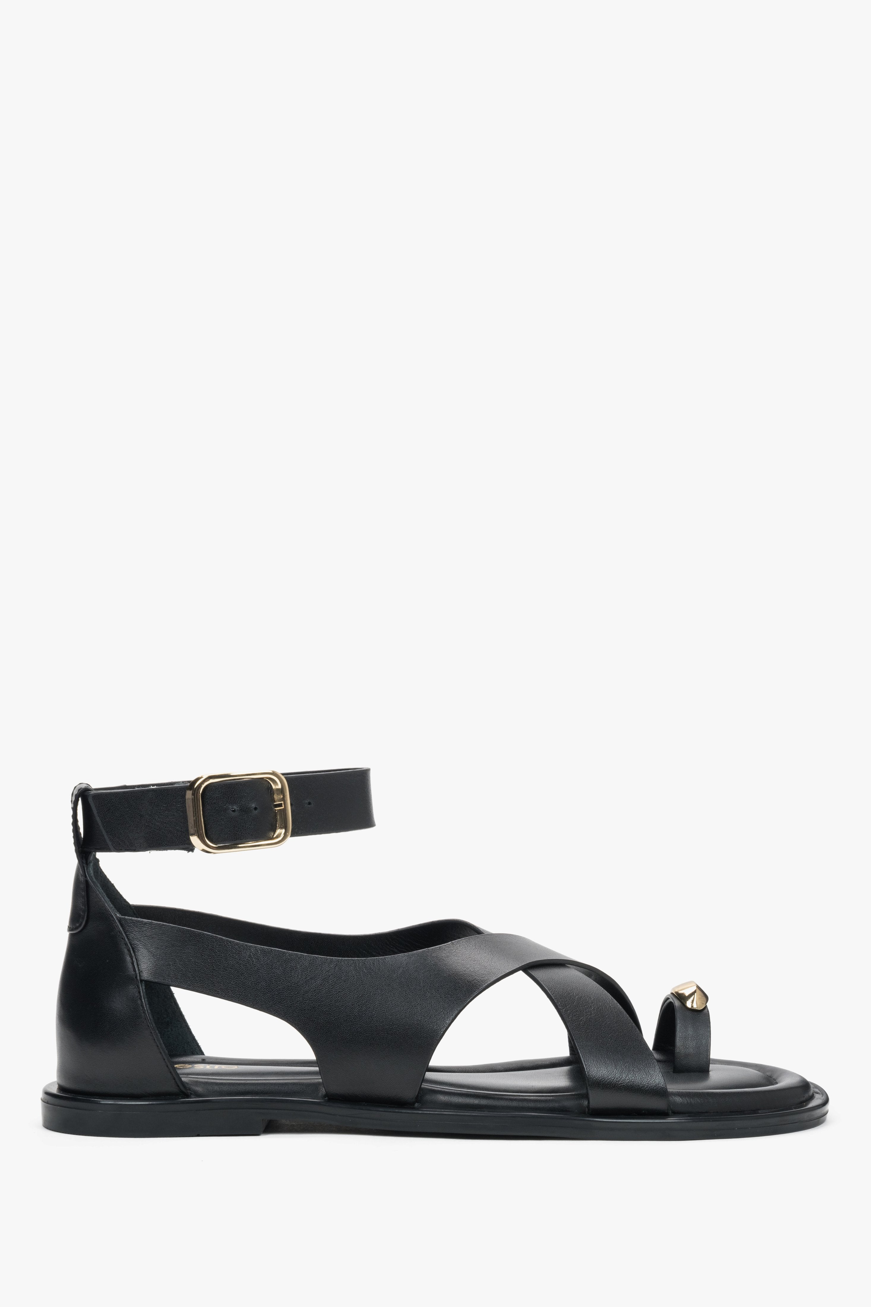 Women’s Black Leather Sandals with Gold Toe Ring Estro ER00119610.