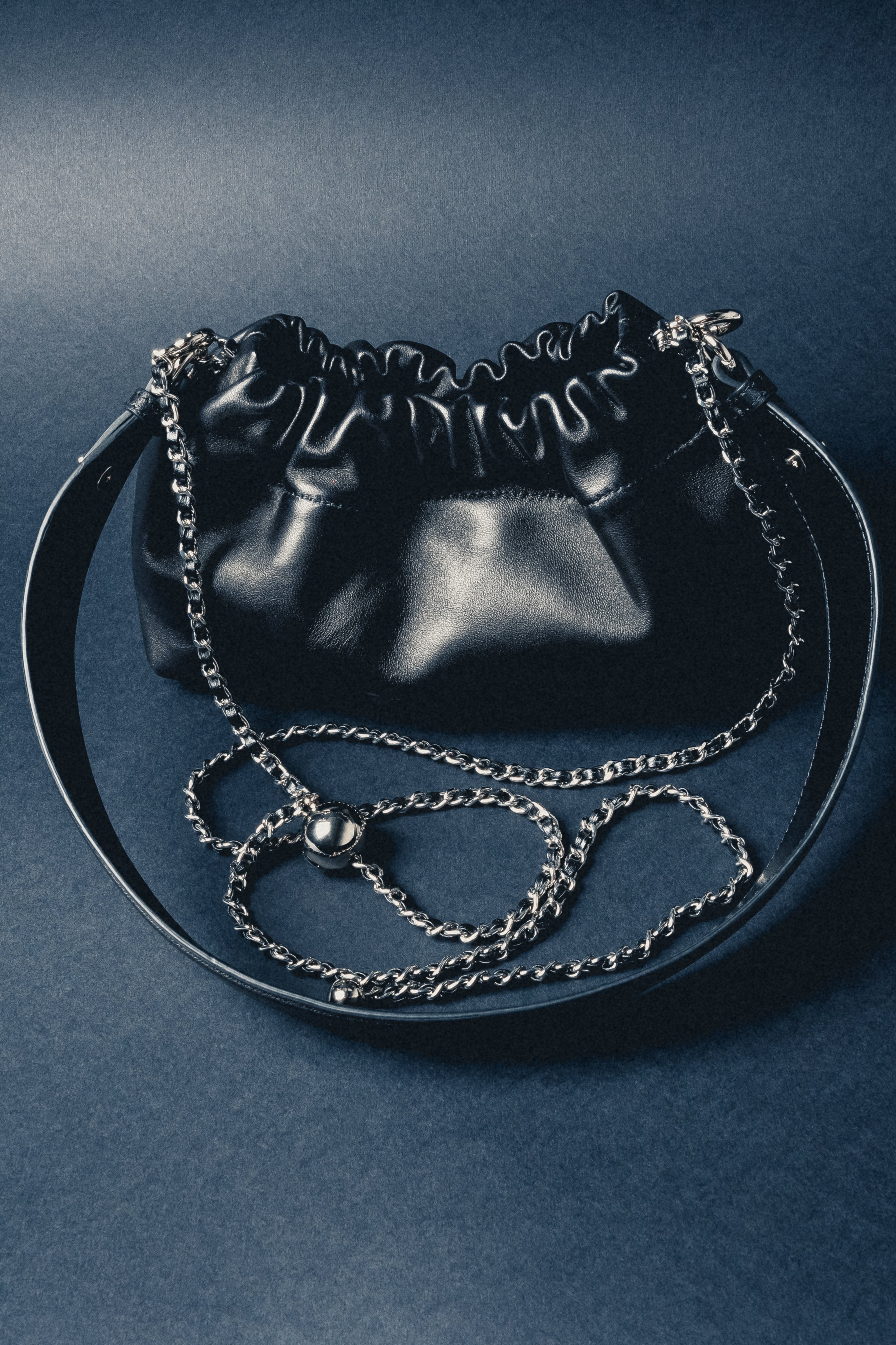 Women's black leather shoulder bag with silver chain by Estro Selection