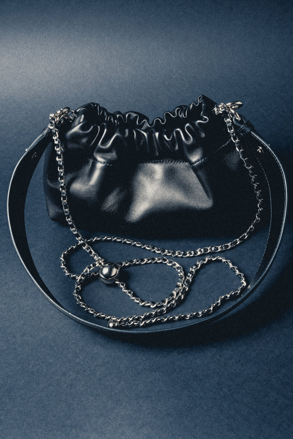 Women's black leather shoulder bag with silver chain by Estro Selection