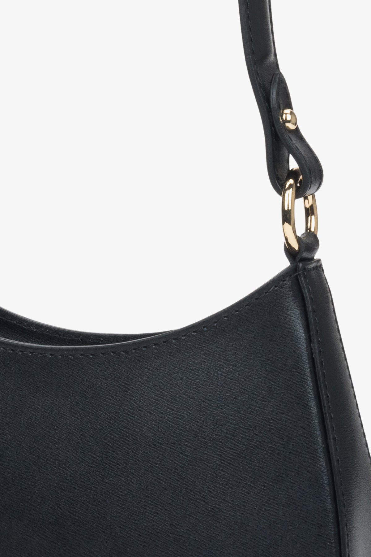A Timeless Women's Black Shoulder Bag in Italian Genuine Leather.