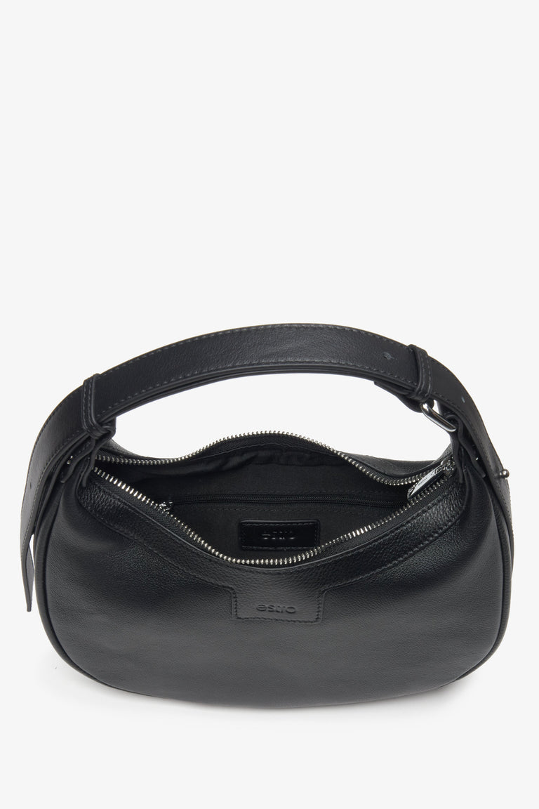 Women's shoulder bag in half-moon shape, black, made of genuine leather, Estro.