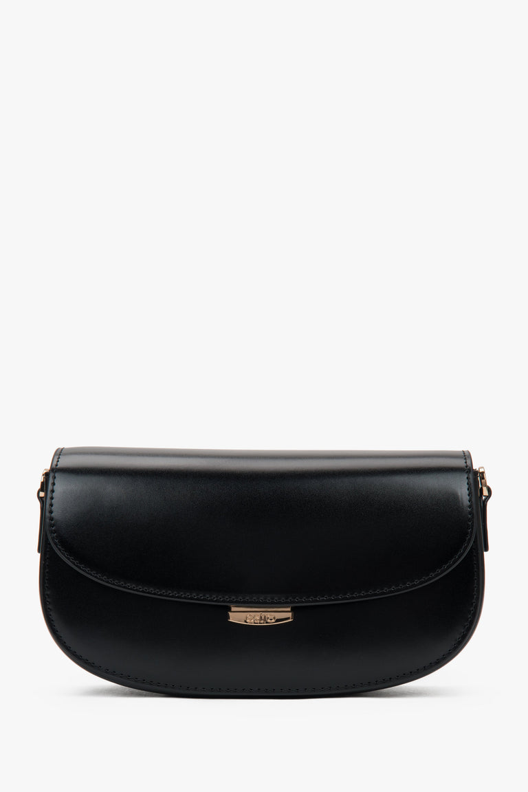 Black women’s shoulder bag in a sleek saddle shape with adjustable strap.