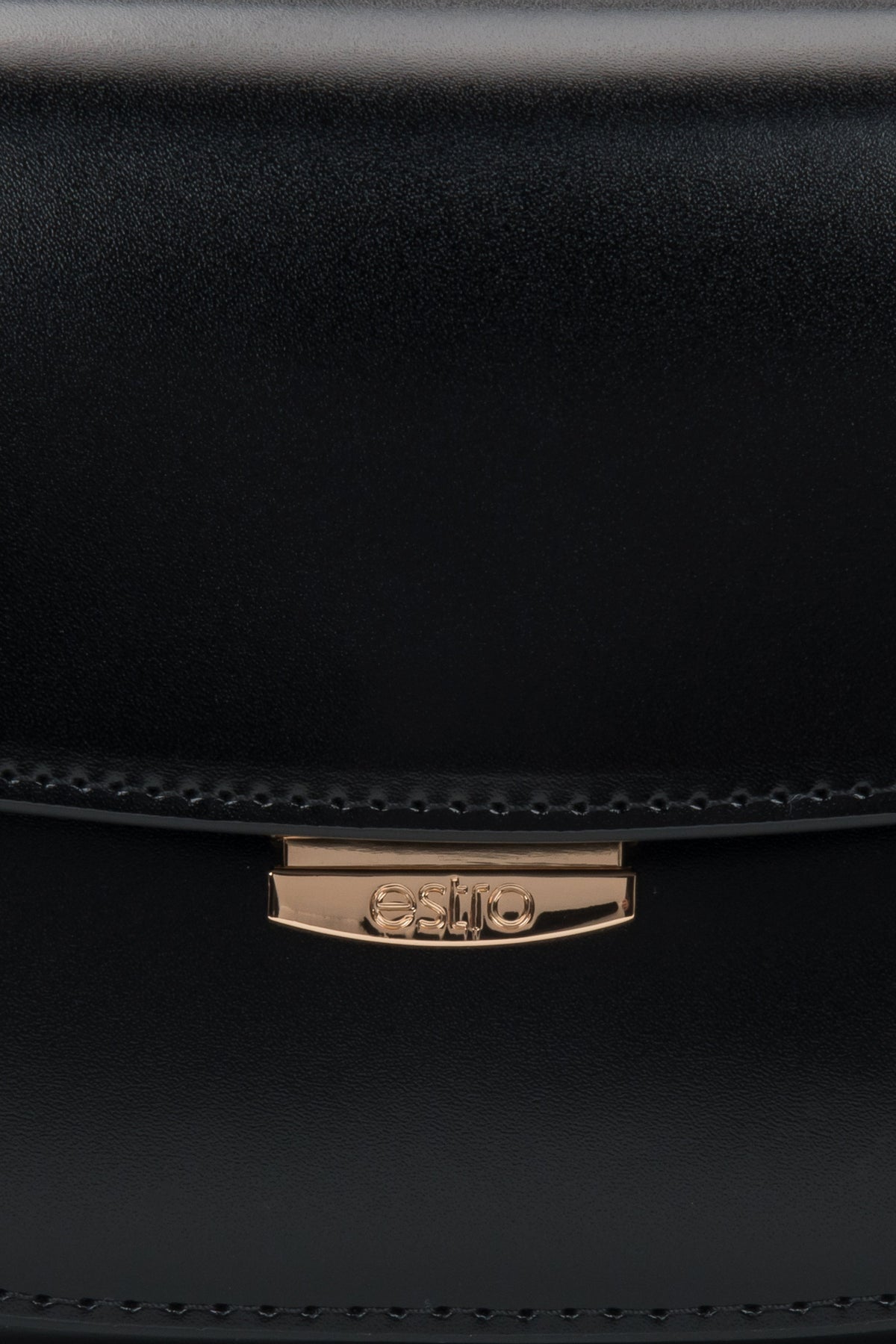 Timeless black leather bag with structured silhouette, perfect for everyday and evening looks.