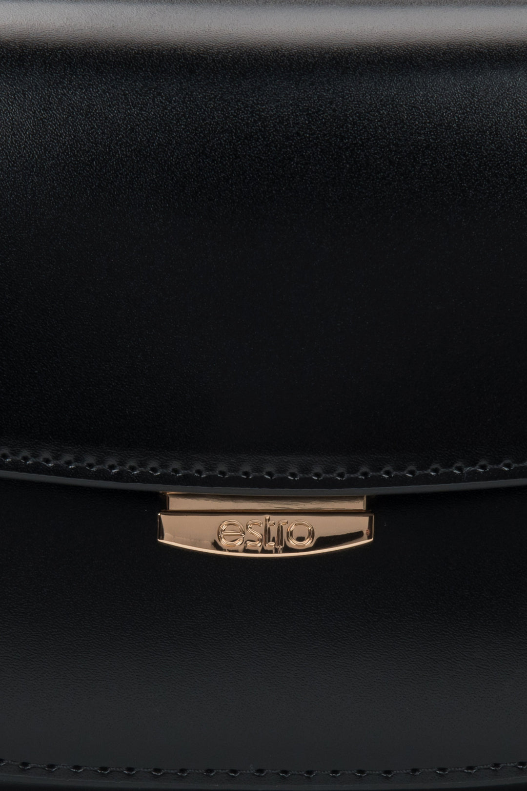 Timeless black leather bag with structured silhouette, perfect for everyday and evening looks.