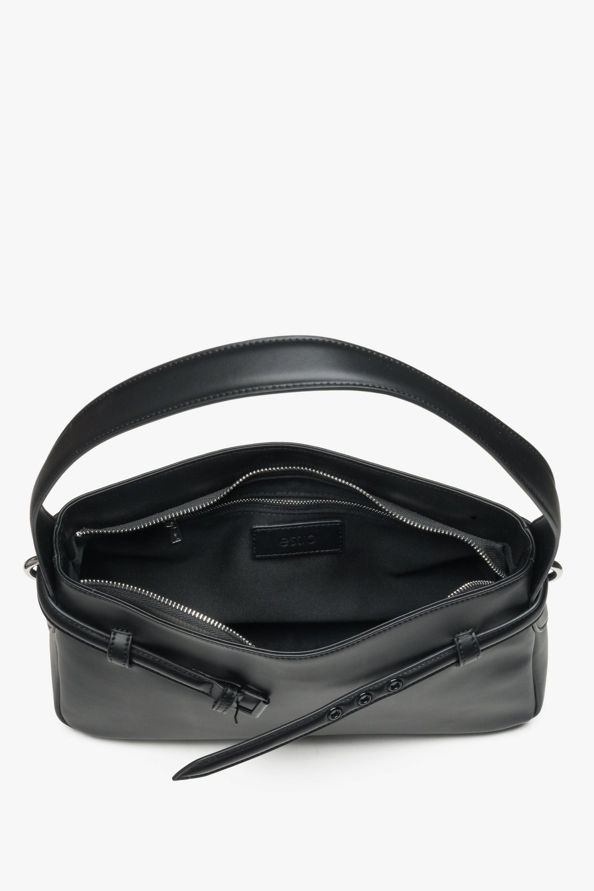 Thoughtfully designed interior with two pockets for better organization.