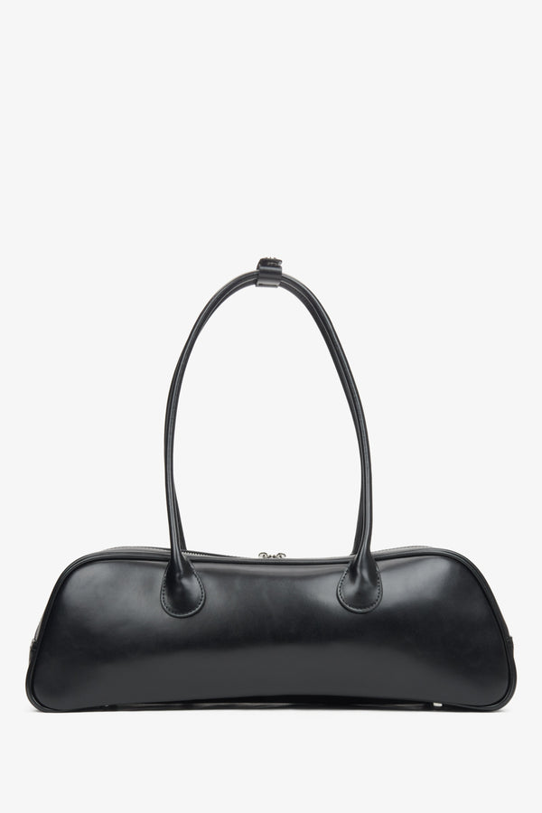 A stylish women's black leather shoulder bag featuring long handles, by Estro - reverse.