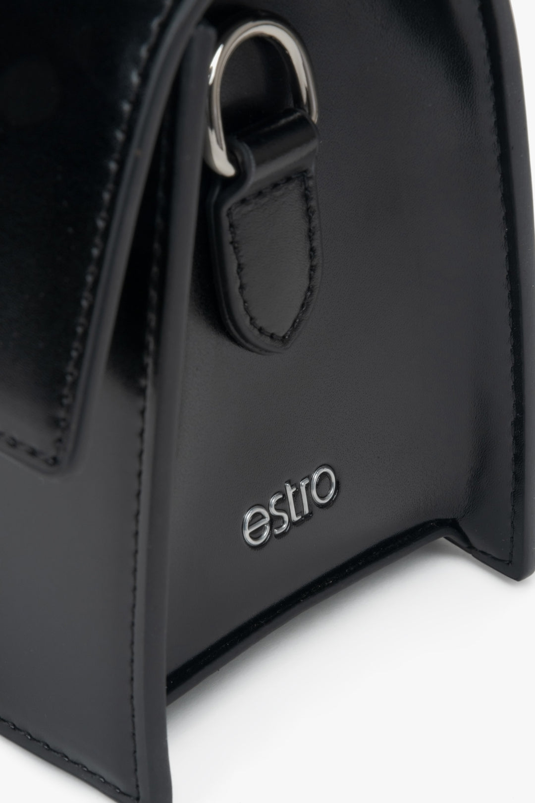 Black Leather Shoulder Bag with Stylish Strap by Estro – perfect for any occasion - details.