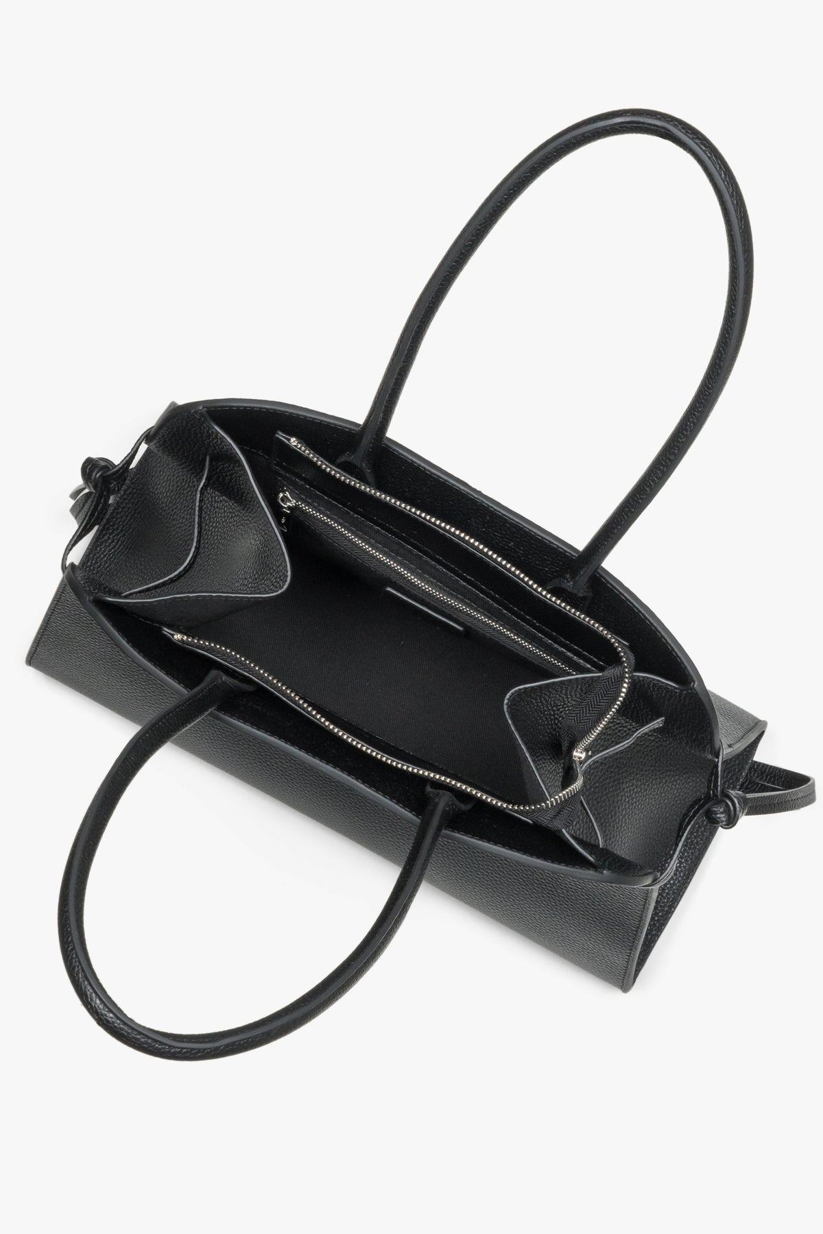 Women's black leather bowler bag Estro - close-up of side lacing and craftsmanship details.